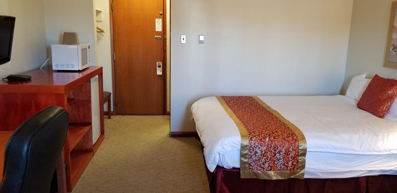 Redwood Motor Inn Brandon Buitenkant foto