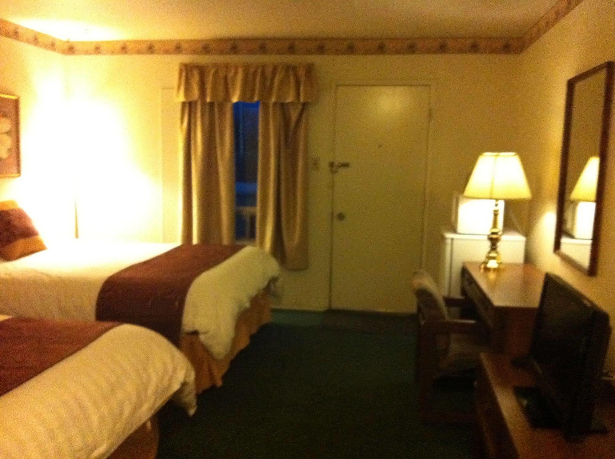 Redwood Motor Inn Brandon Buitenkant foto